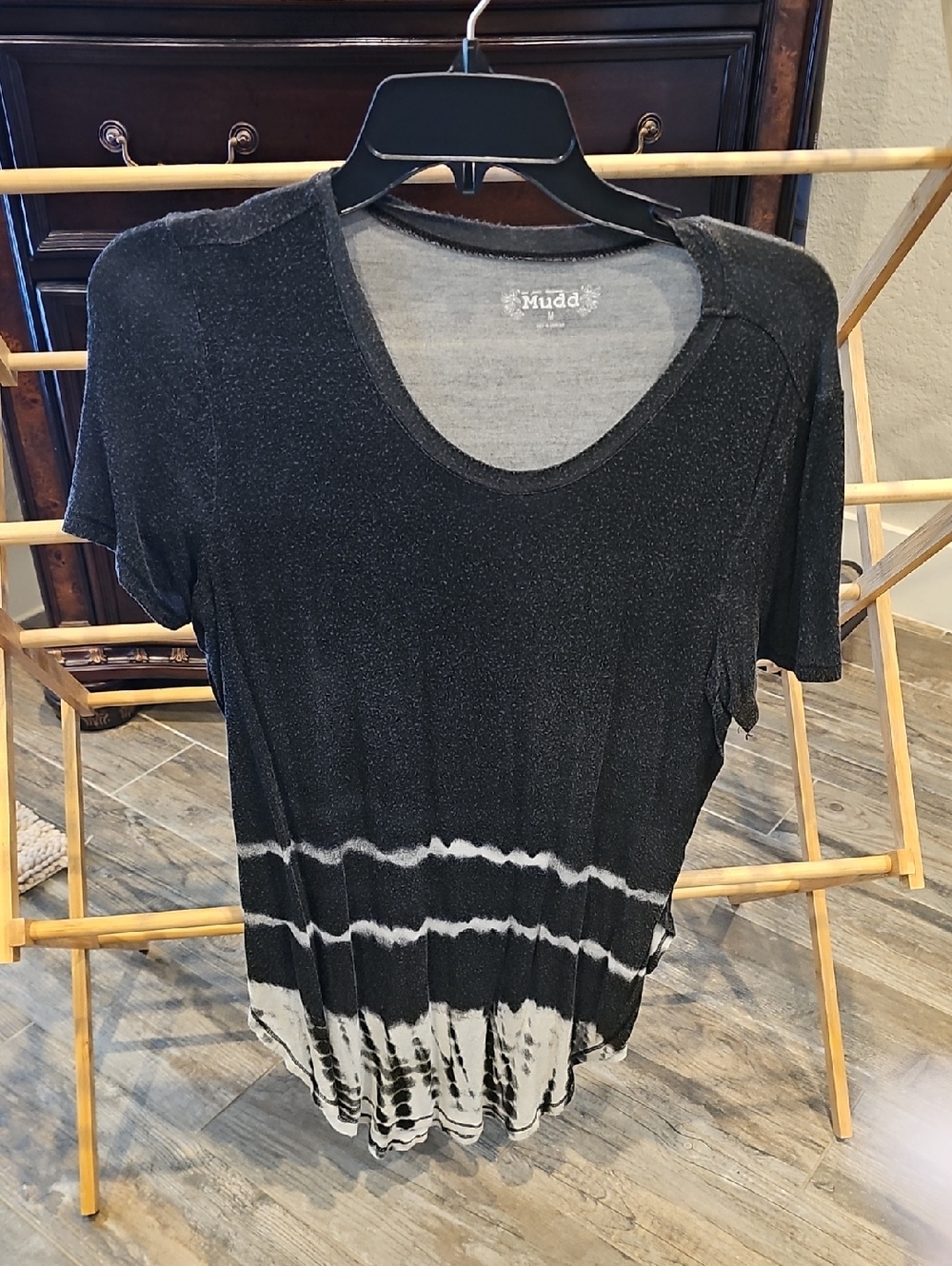Mudd Black and White Tie-Dye Short Sleeve Scoop Neck Top